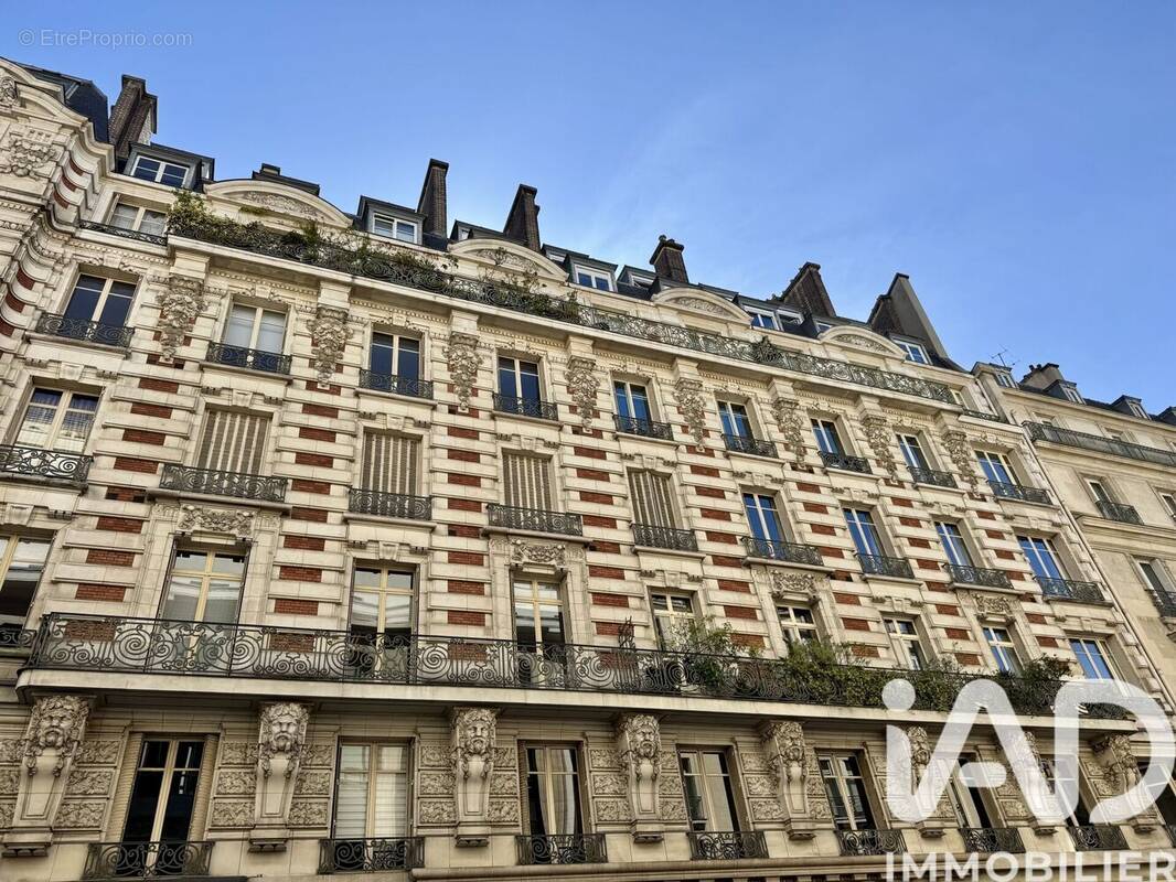 Photo 1 - Appartement à PARIS-8E