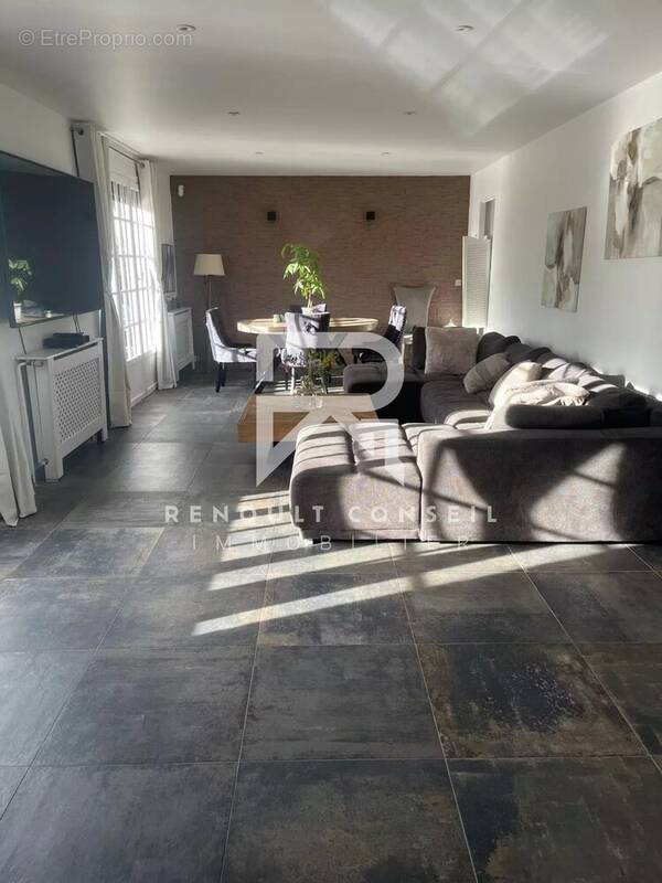 Maison à SAINT-ETIENNE-DU-ROUVRAY