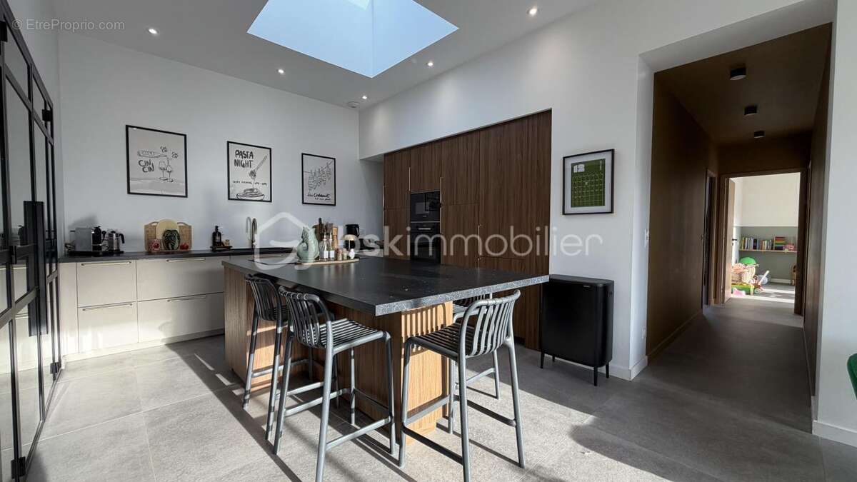 Maison à SAINT-DONAT-SUR-L'HERBASSE