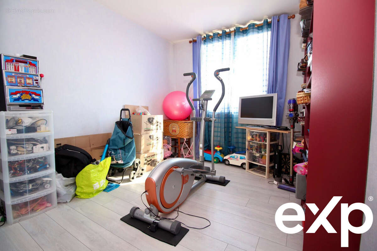 Appartement à NEAUPHLE-LE-CHATEAU