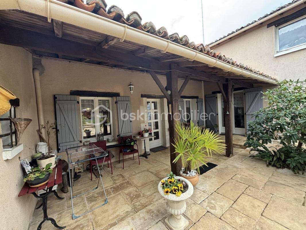 Maison à MARNES
