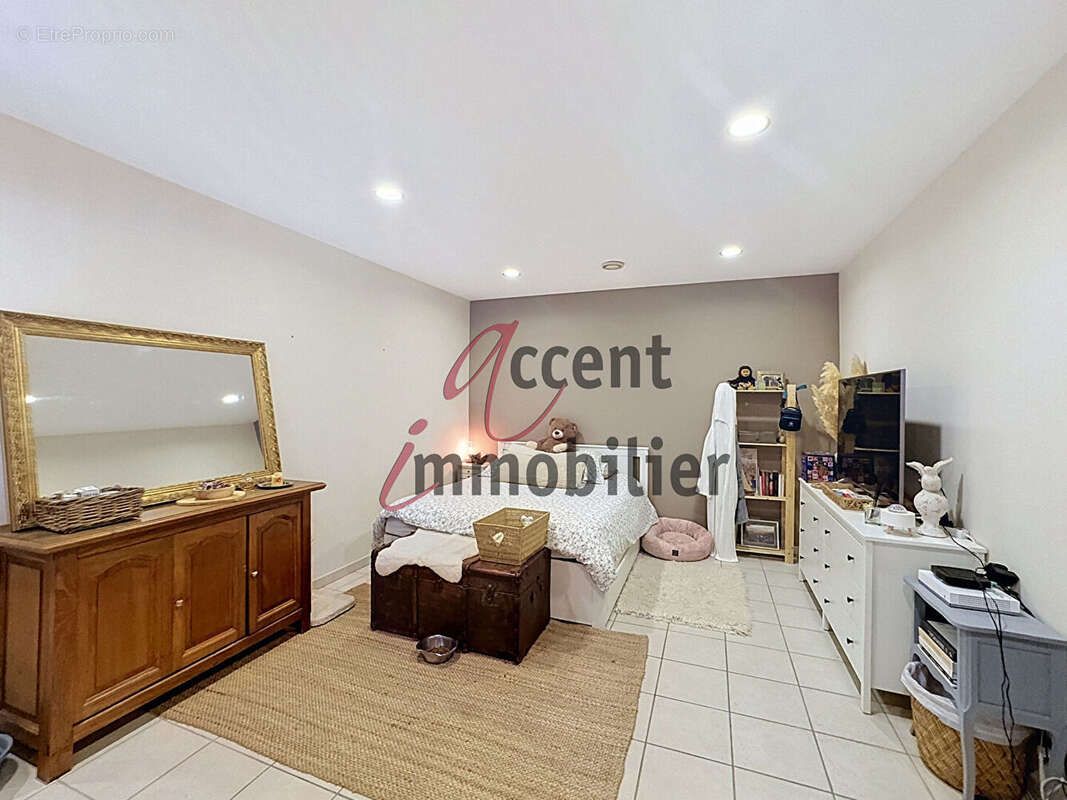 Cabannes, maison principale 180m² avec piscine sécurisée et son local d'activité - photo 9