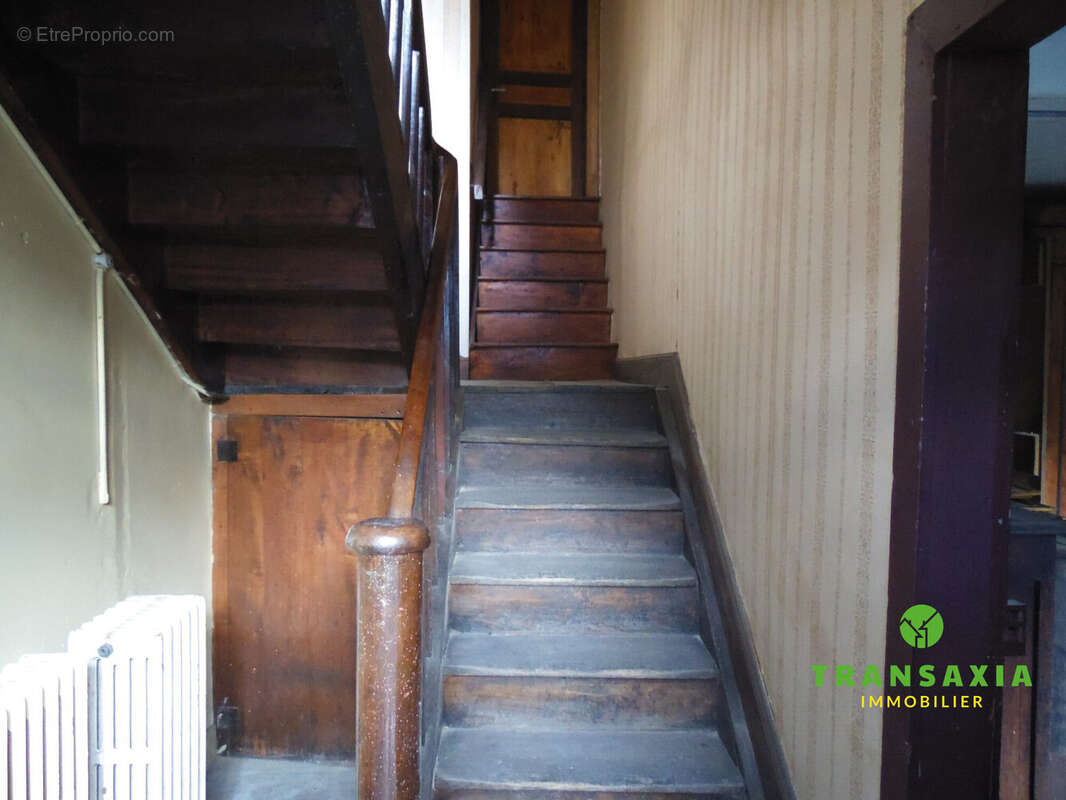 Escalier de service  - Maison à ARGEIN