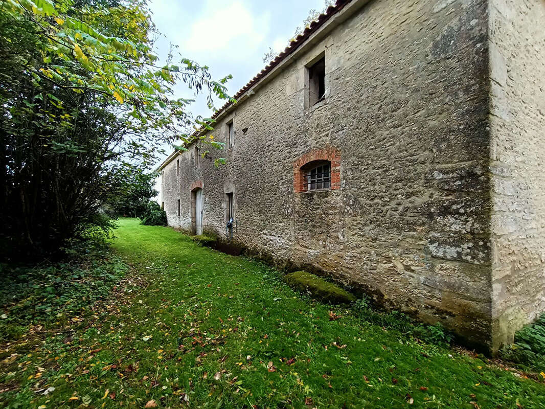 Maison à SAINT-GERMAIN-DE-MARENCENNES