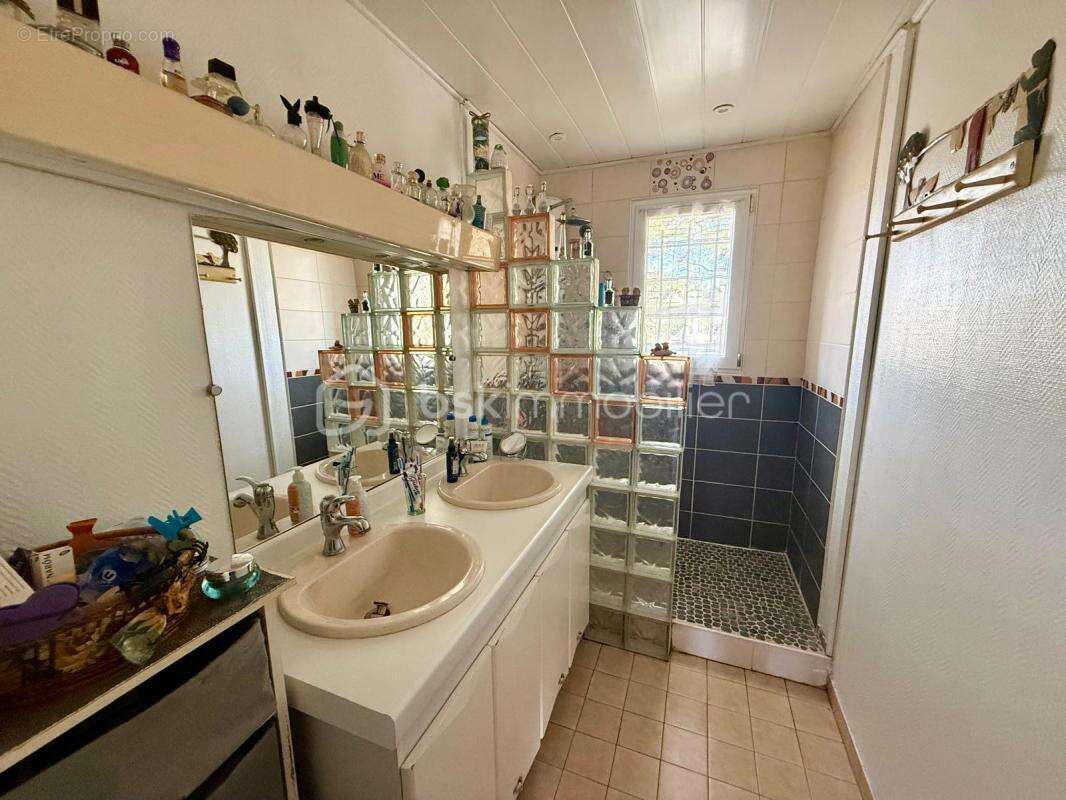Pavillon familial de plain-pied 123 m², 4 chambres, terrain clos et arboré - photo 12