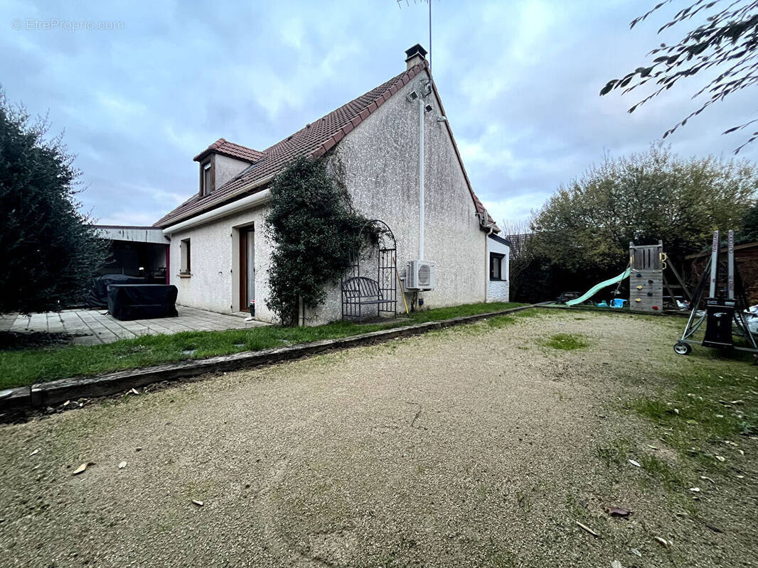Maison à LA VILLE-DU-BOIS