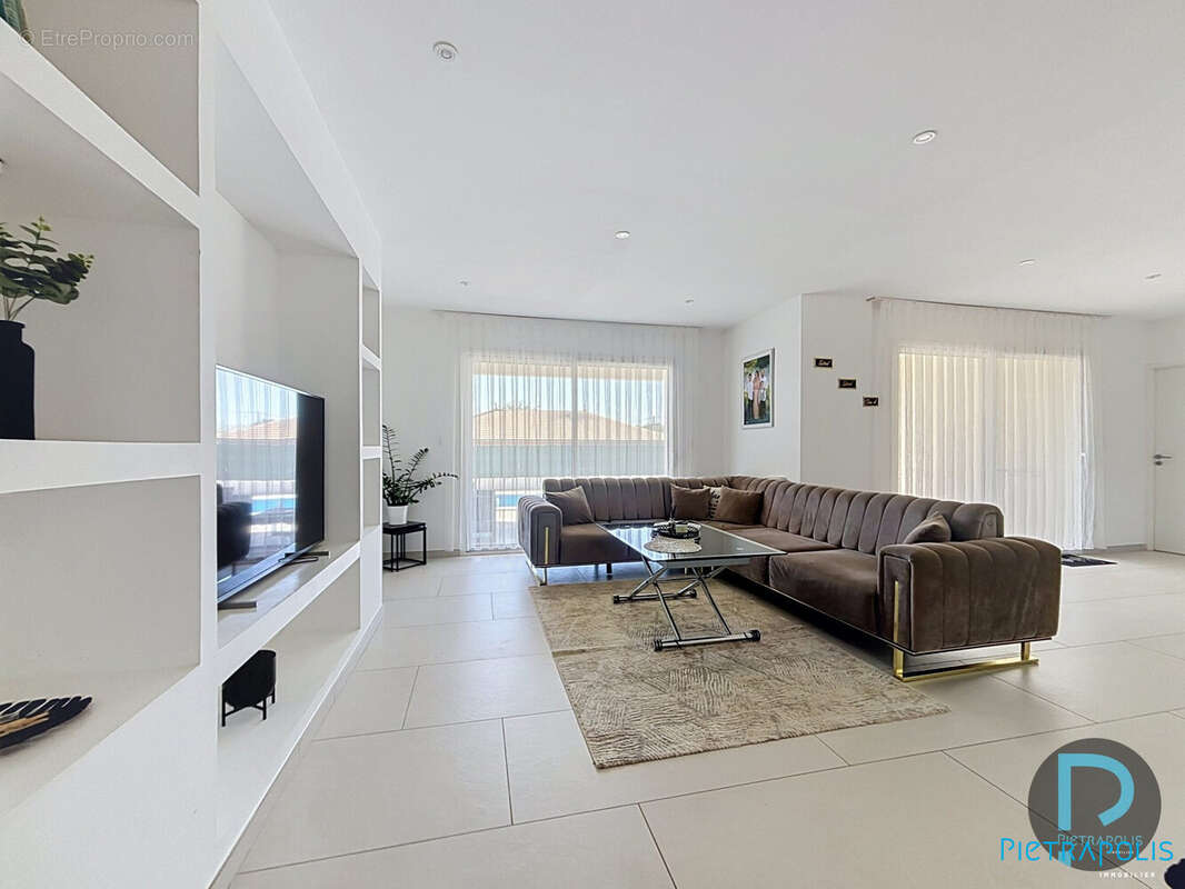 Maison 137 m² à Perrex  - photo 2
