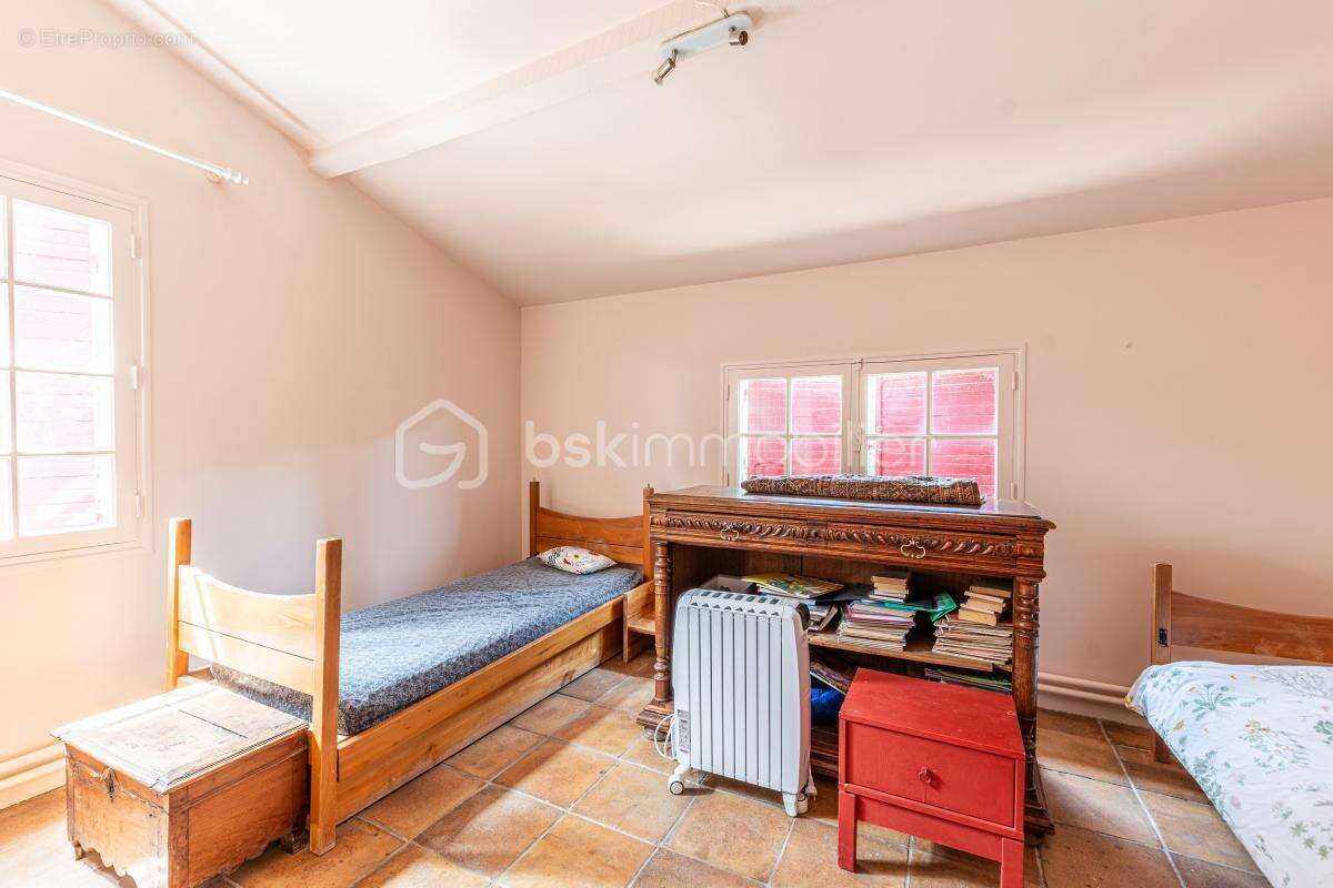 Maison à LE REVEST-LES-EAUX