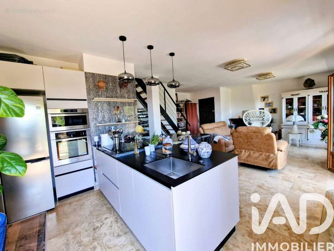 Appartement 100 m² à Bandol  - photo 3