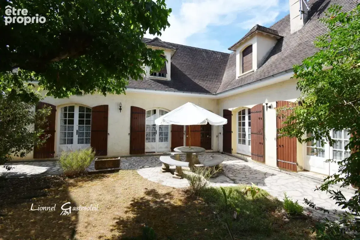 Périgourdine idéalement située 5 chambres sur un beau terrain Paysager à Pineuilh (33) - photo 32