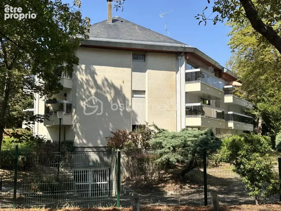 Découvrez le charme d'un studio avec jardinet au  cœur d'une  résidence très recherchée - photo 9