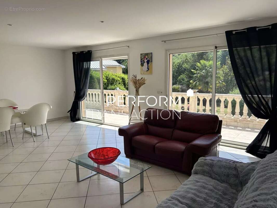 Maison à SAINT-NAZAIRE-LES-EYMES