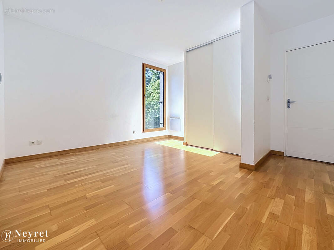 Appartement à SAINT-GENIS-LAVAL