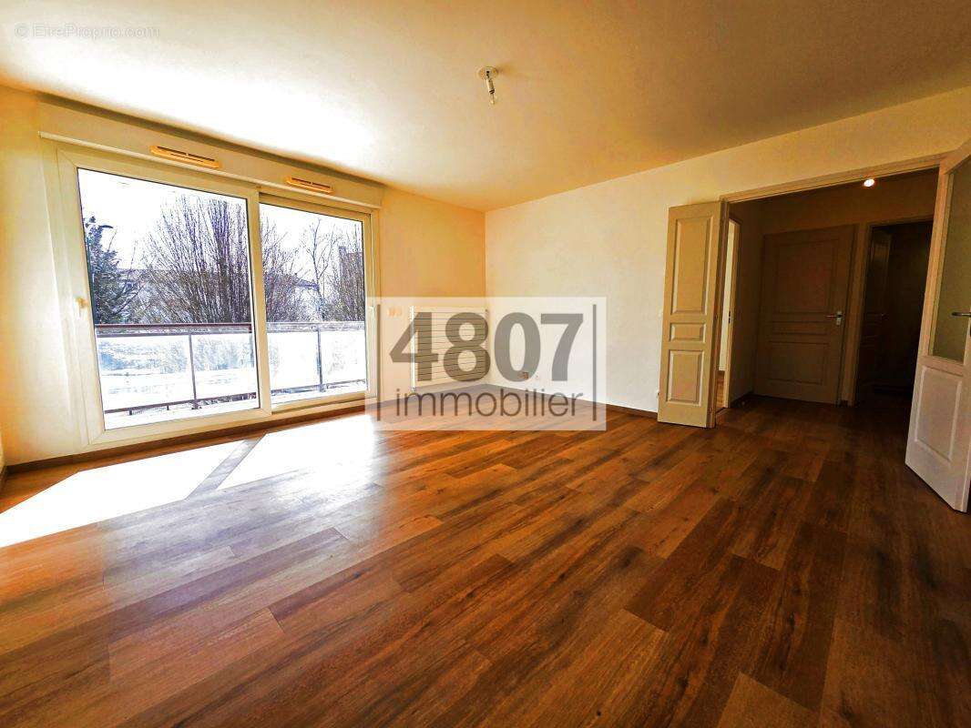 Appartement à VILLE-LA-GRAND