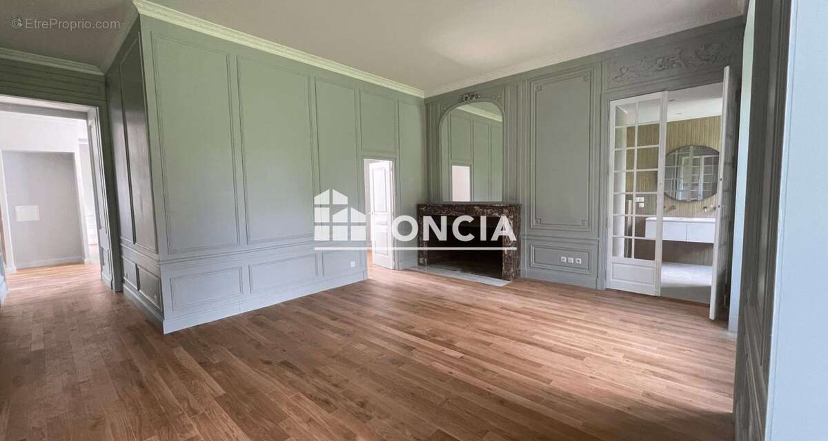 Appartement à MORIGNY-CHAMPIGNY