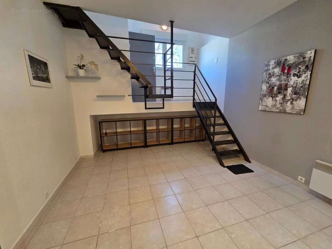 Appartement à VILLENEUVE-LES-AVIGNON