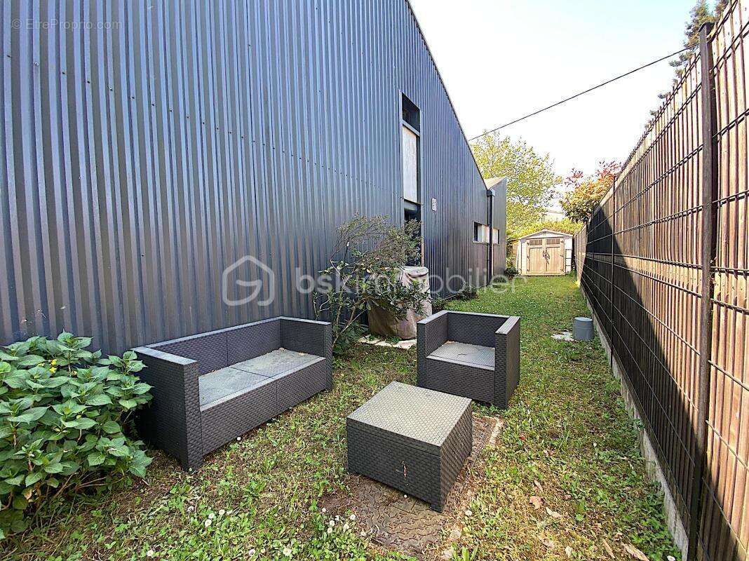 Magnifique loft avec climatisation, 2 places de parking, jardin, piscine et salle de sport !!! - photo 18