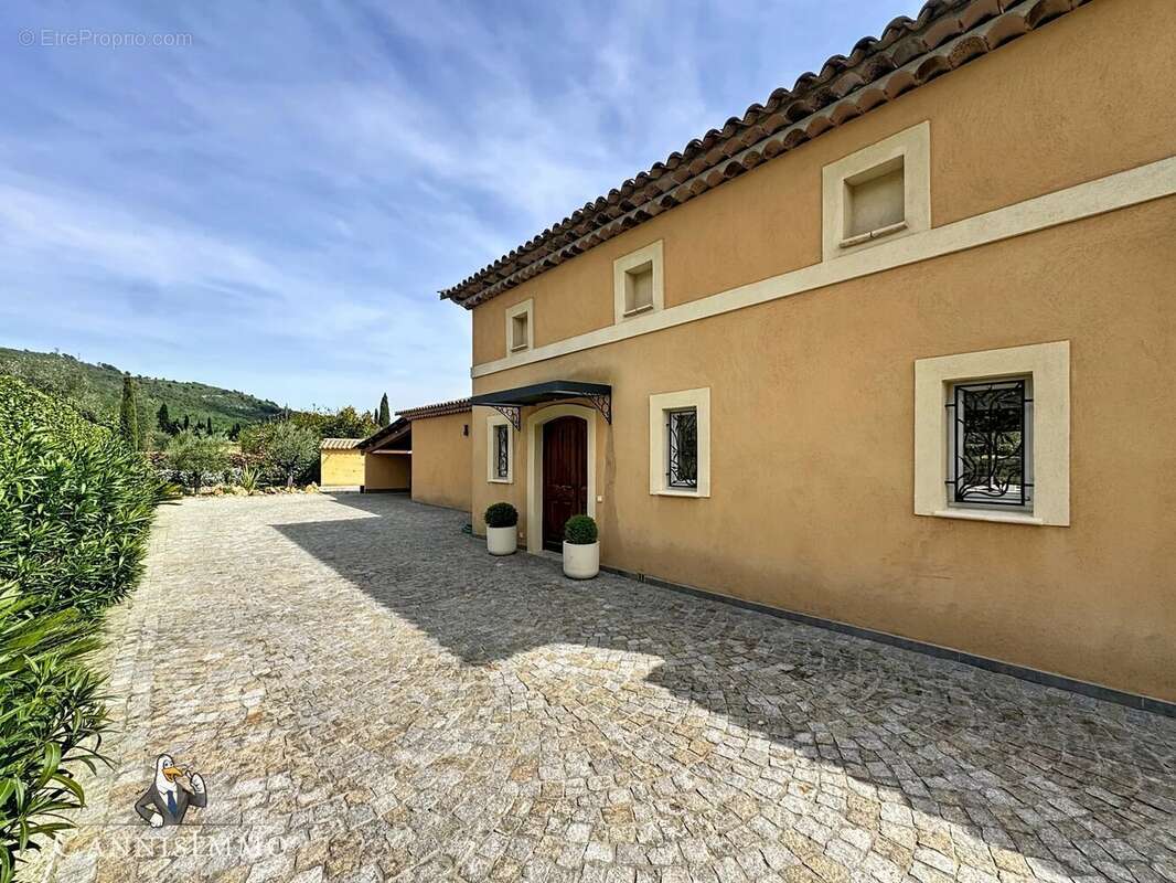 Maison à SAINT-CEZAIRE-SUR-SIAGNE