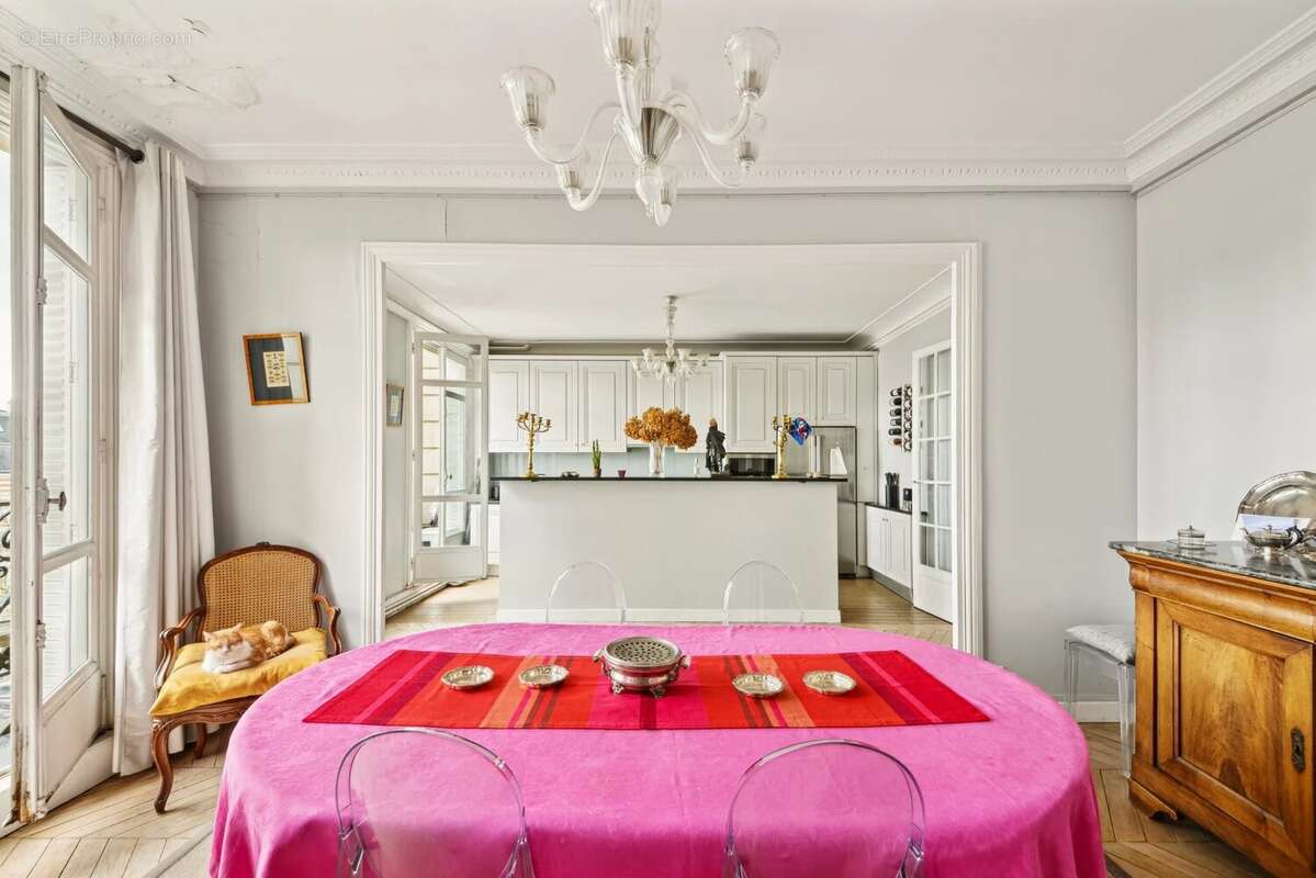 Appartement à PARIS-17E