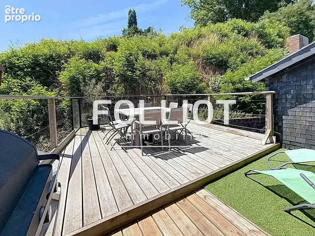 A VENDRE à Fougères centre  - Maison de 136m² avec terrasse et garage - photo 2