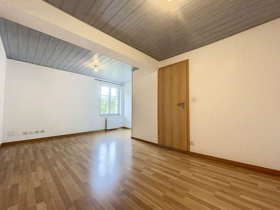 Appartement à JOUY-AUX-ARCHES