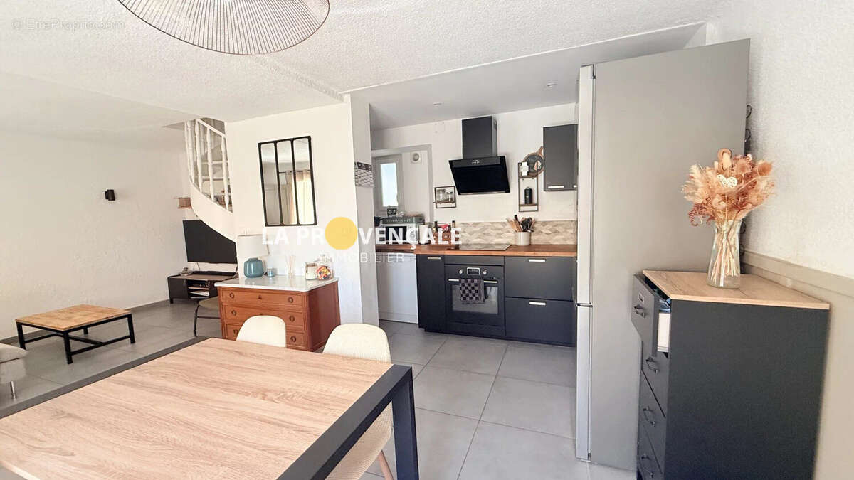 Maison à POURRIERES