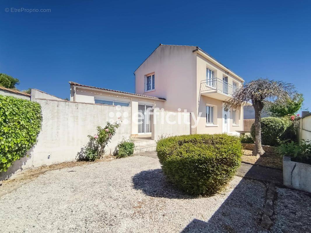 Maison à SAINTE-SOULLE