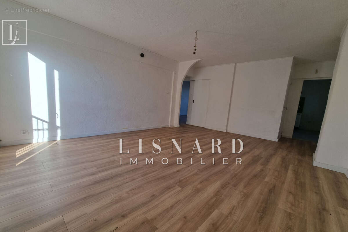 Appartement à VALLAURIS