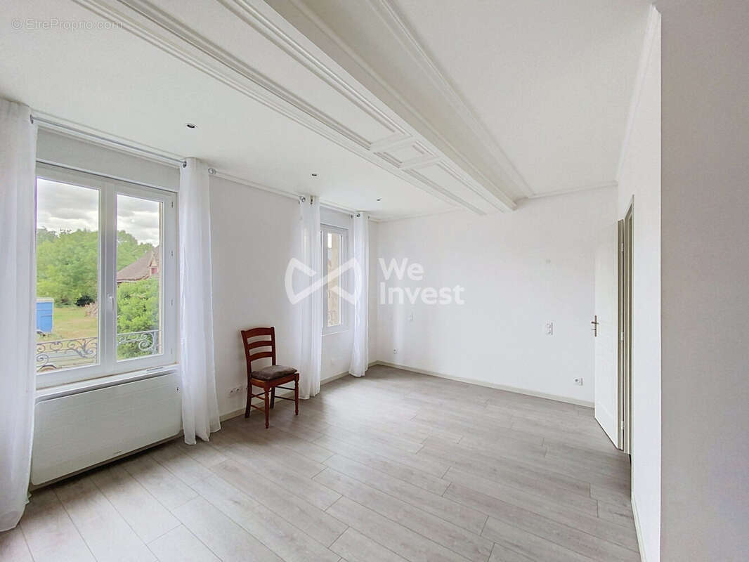 Maison 234 m² à Villaines-La-Carelle  - photo 9