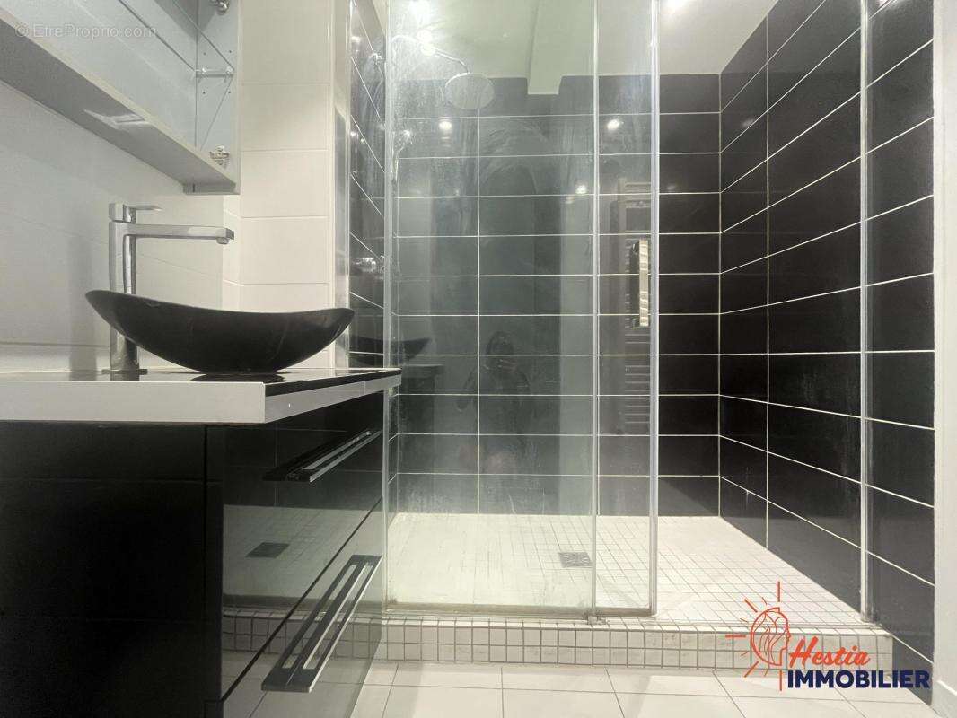 Appartement à vendre - 5 pièces - Dernier étage avec asce - photo 5