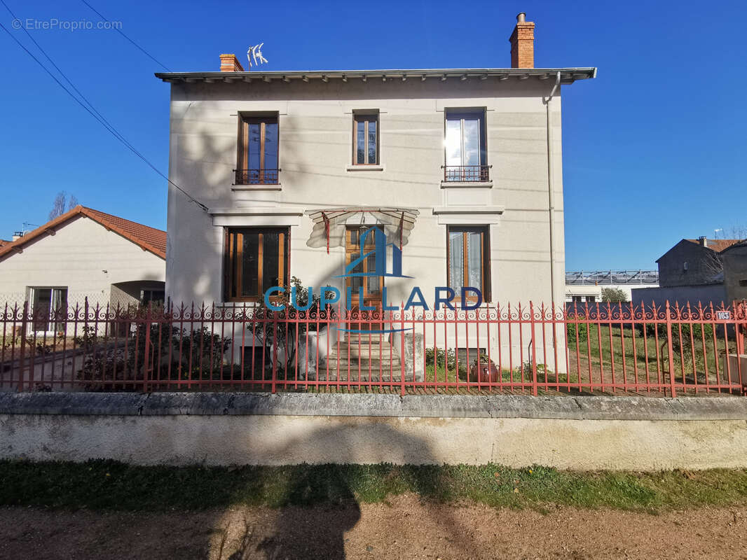 Maison à LE COTEAU