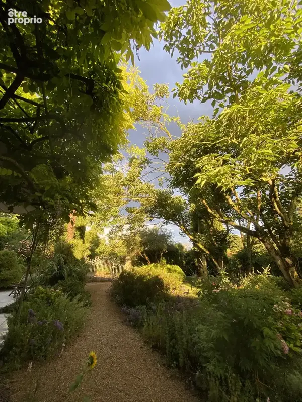 Dans un Domaine fortifiée médiéval, maison en pierres avec 249m2 habitables avec jardin privatif et paysagé - photo 7