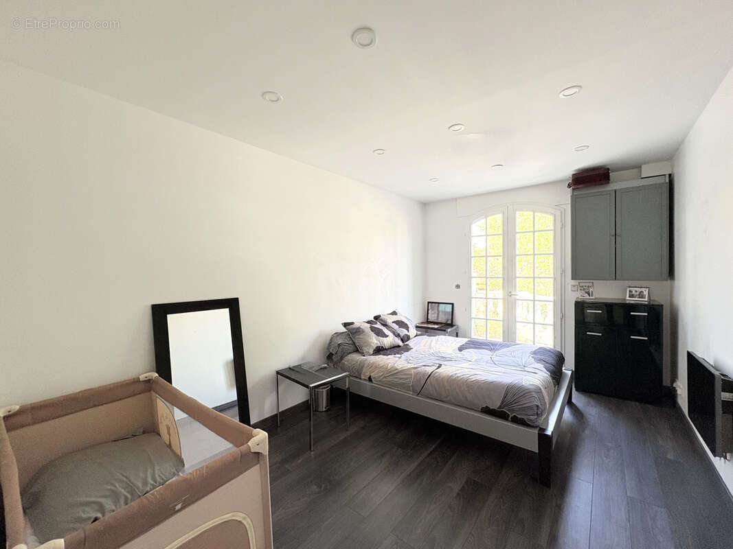 Maison à CHENNEVIERES-SUR-MARNE