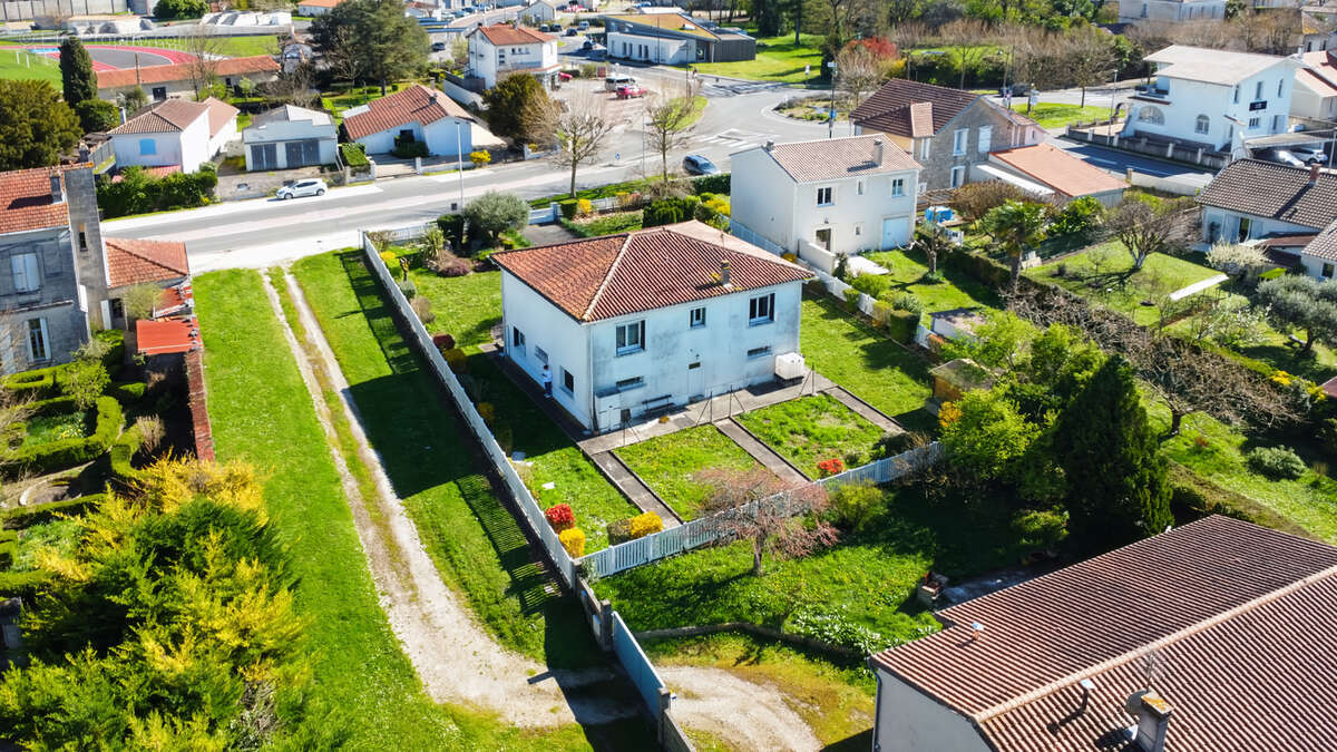 Maison à BARBEZIEUX-SAINT-HILAIRE