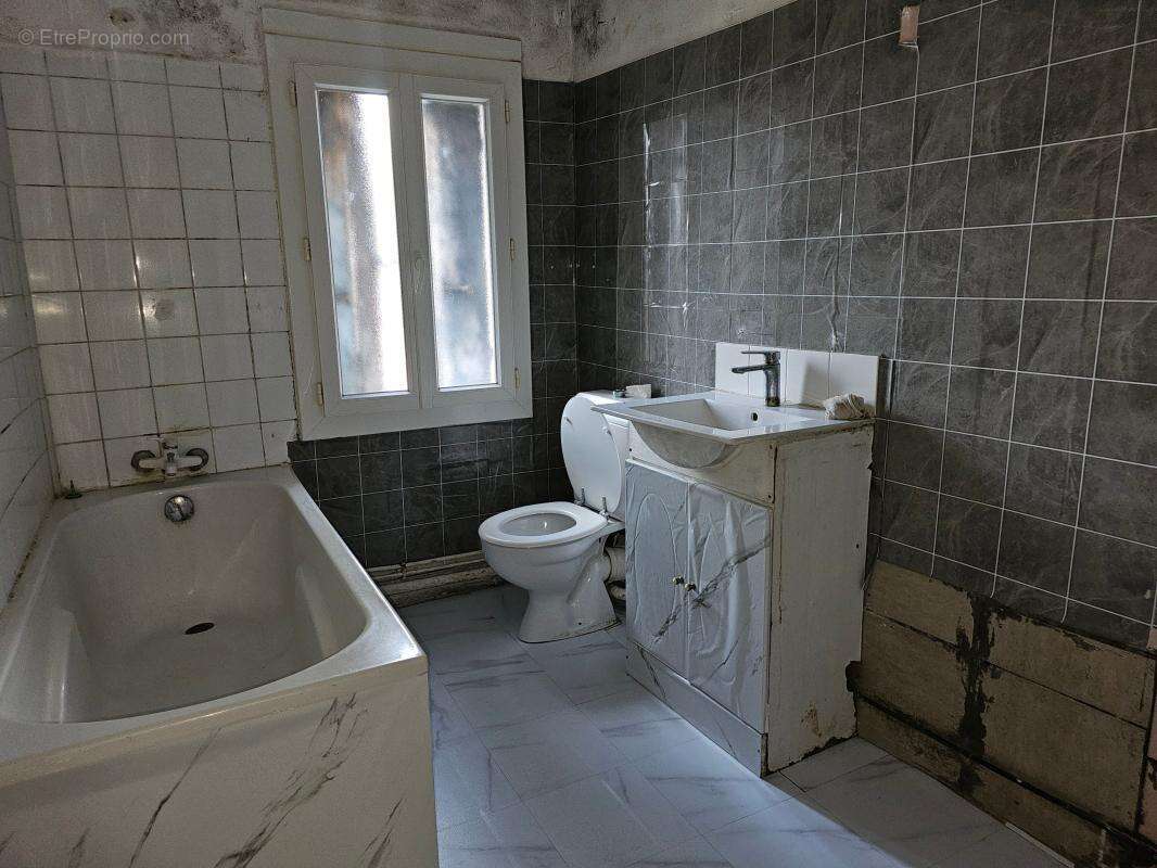 À Vendre - Ensemble immobilier de 400m² à rénover - photo 13