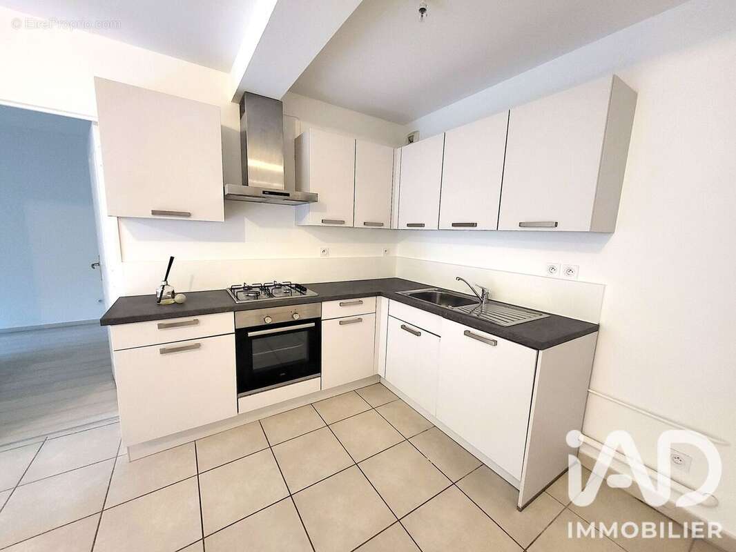 Appartement 52 m² à Saint-Jean-Bonnefonds  - photo 3