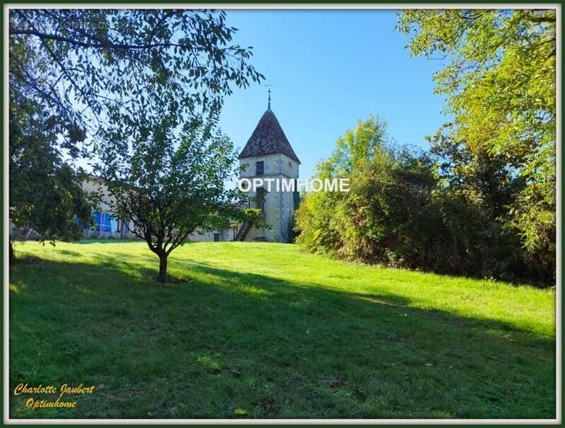 Maison à BARBEZIEUX-SAINT-HILAIRE