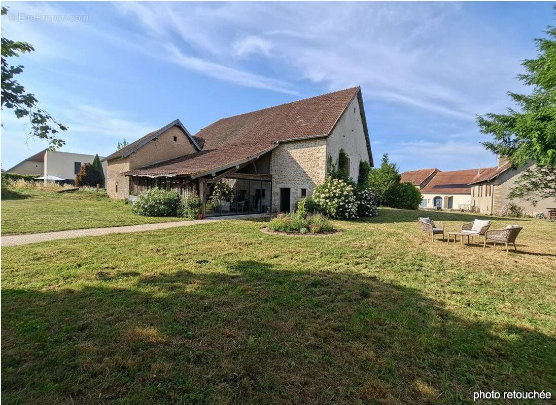 Maison 300 m² à Valleroy  - photo 3