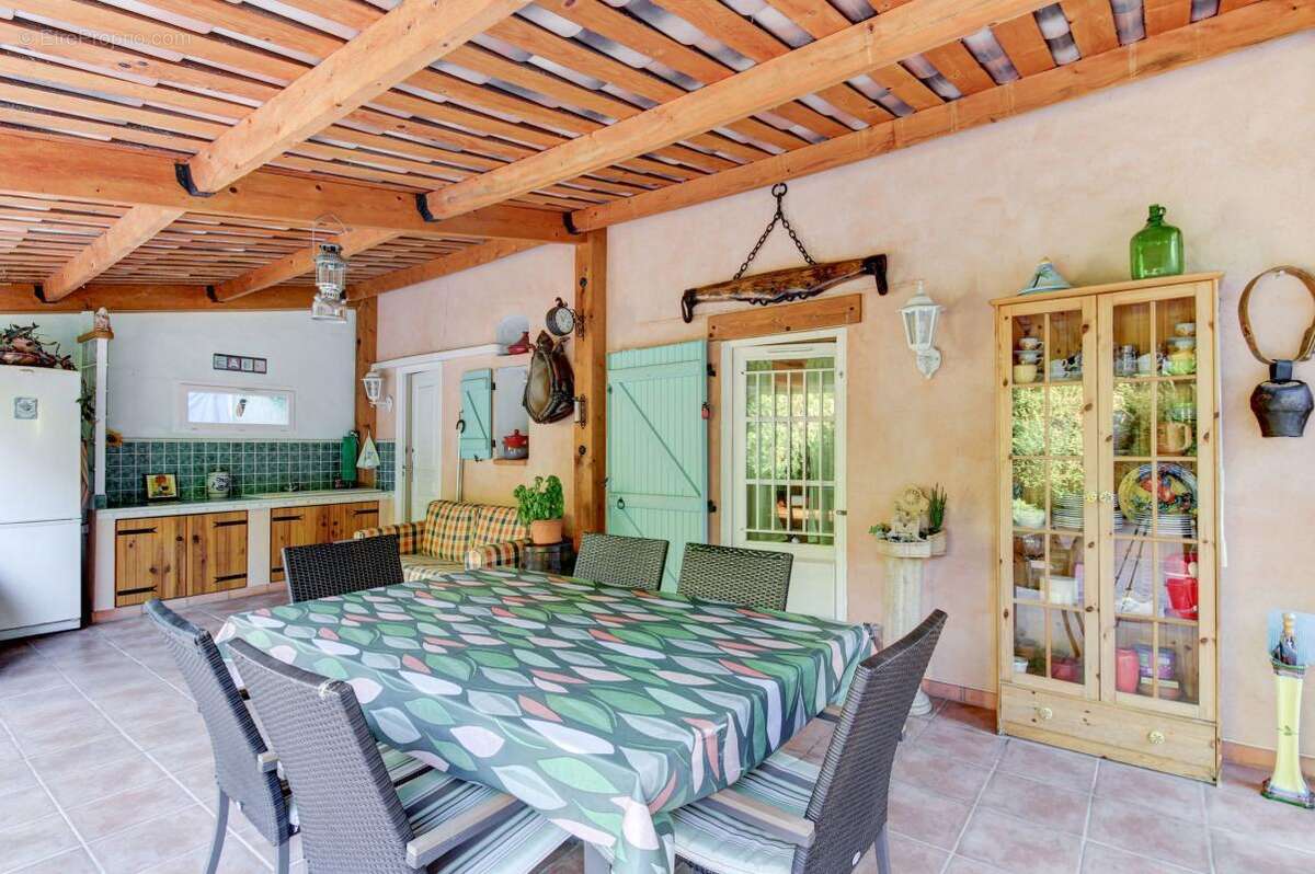 Appartement à ROQUESTERON