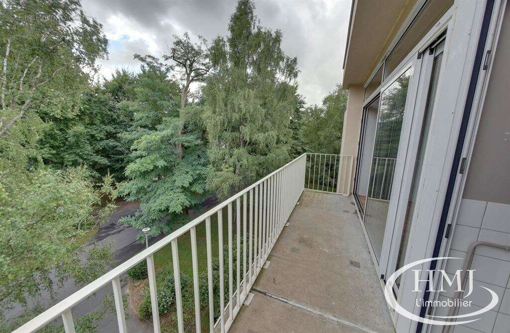 Appartement à COURCOURONNES