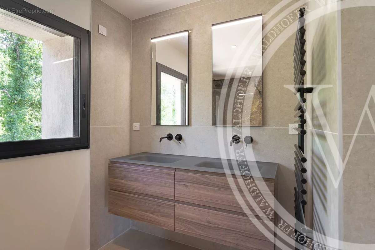 Maison à TOURRETTES