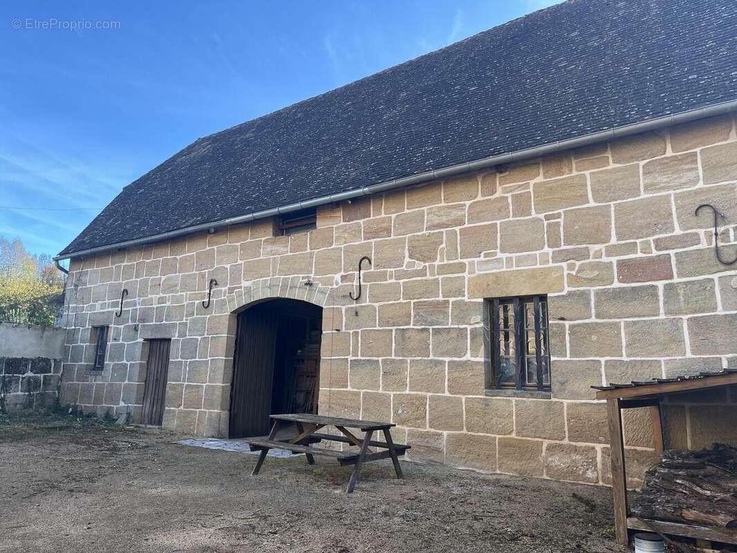 Façade grange - Maison à LACAPELLE-MARIVAL
