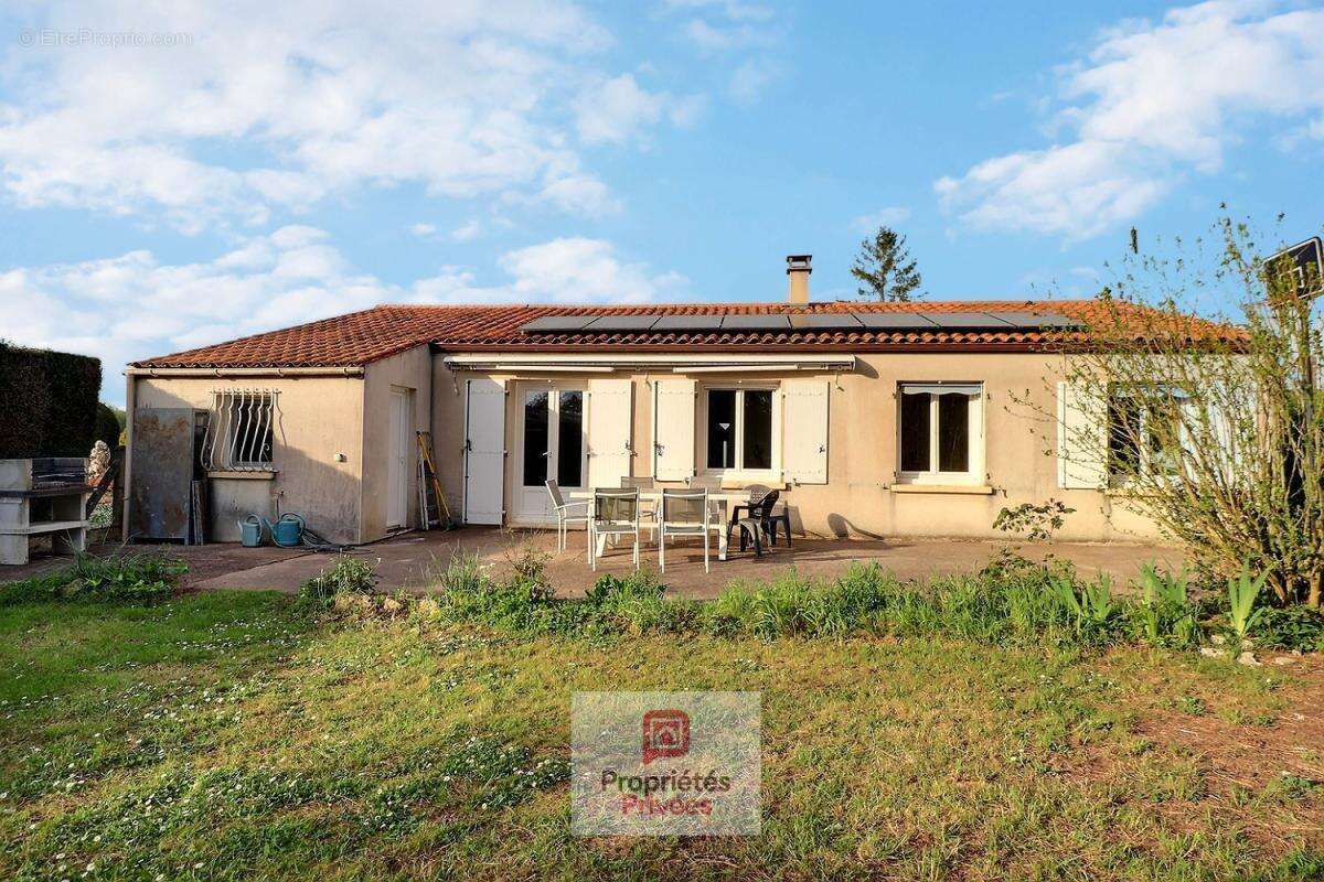 Maison 5 pièces de 106 m2 - 4 chambres - Garage - Terrasse plein sud - 3 places privatives dans la propriété -cabanon de jardin- - photo 2