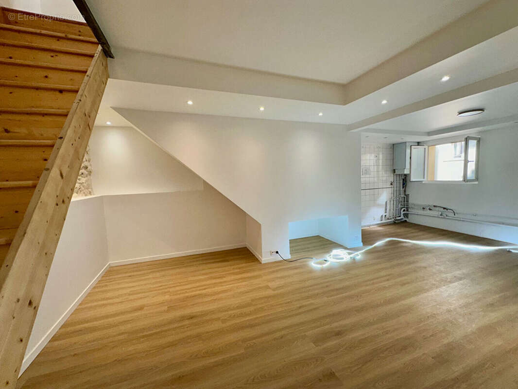 IVRY SUR SEINE  F2 en duplex avec jardin à 100m du Métro - photo 3