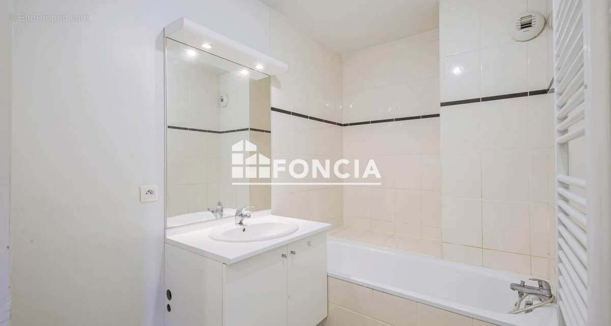 Appartement à SAINT-MARTIN-D'HERES