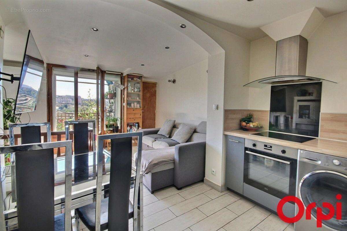 Appartement T3  en duplex - Terrasse - Vue mer - 13016 Marseille - photo 4