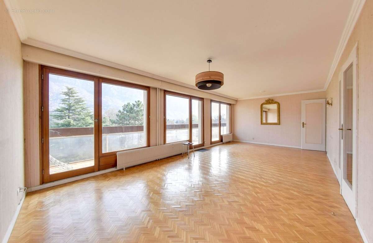 Appartement à SAINT-EGREVE