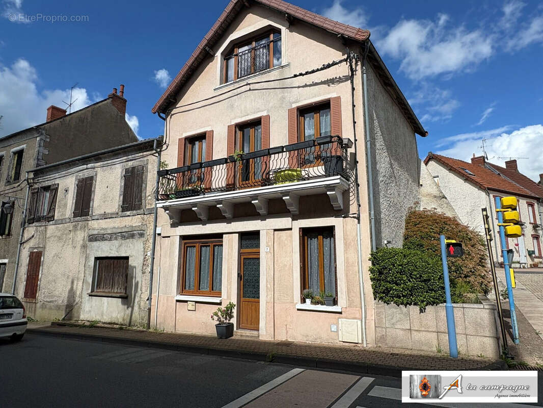 Maison à MONTAIGUT