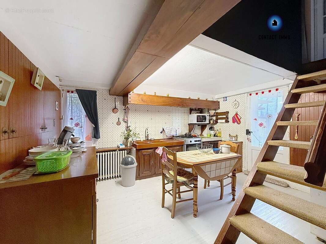 Maison à SAINT-PANTALEON-DE-LARCHE