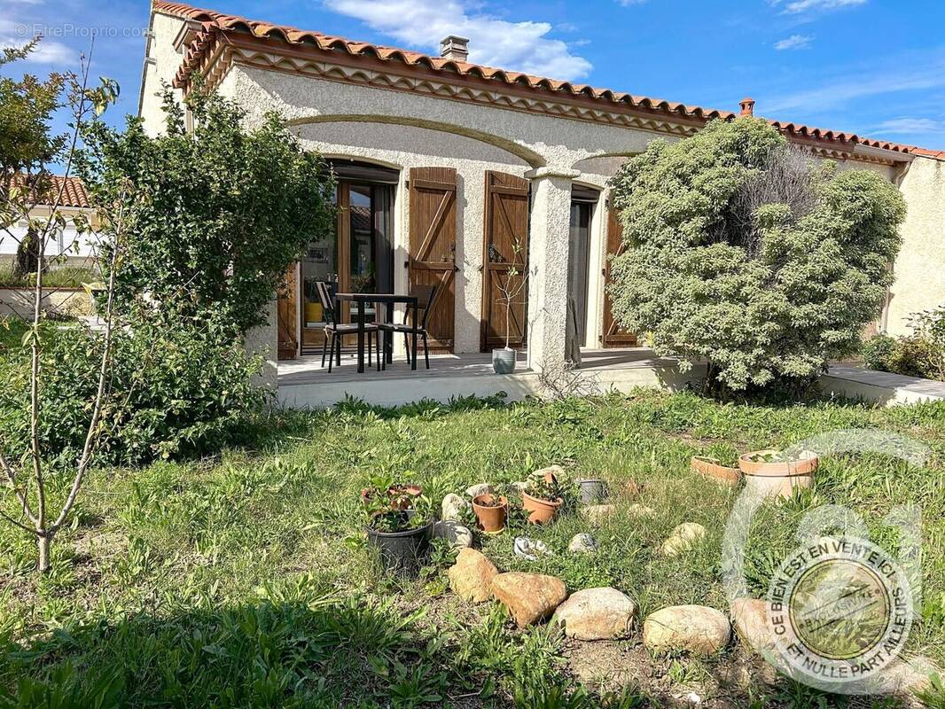 Maison à SAINT-LAURENT-DE-LA-SALANQUE